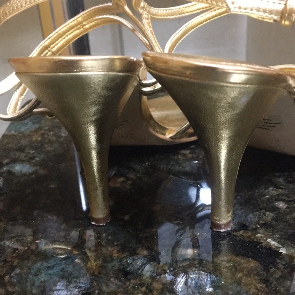 Not for sale                                                      Golden heels - Picture 6 of 8
